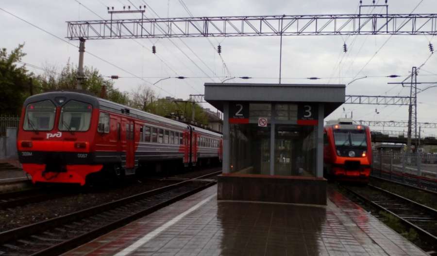 Электричка казань шемордан. Городская электричка Волгоград. Электричка Волгоград Шпалопропитка Волгоград. Шпалопропитка Волгоград. Авиамоторная станция электрички.