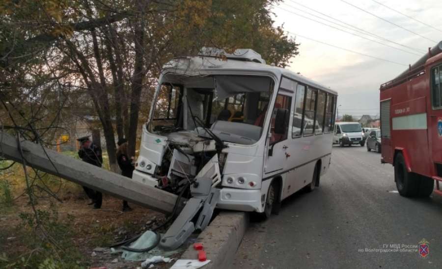 Волгоград 55 автобус на сегодня. Авария в Волгограде с автобусом. ДТП С автобусом в Красноармейском районе Волгограда. Авария с маршруткой Волгоград.