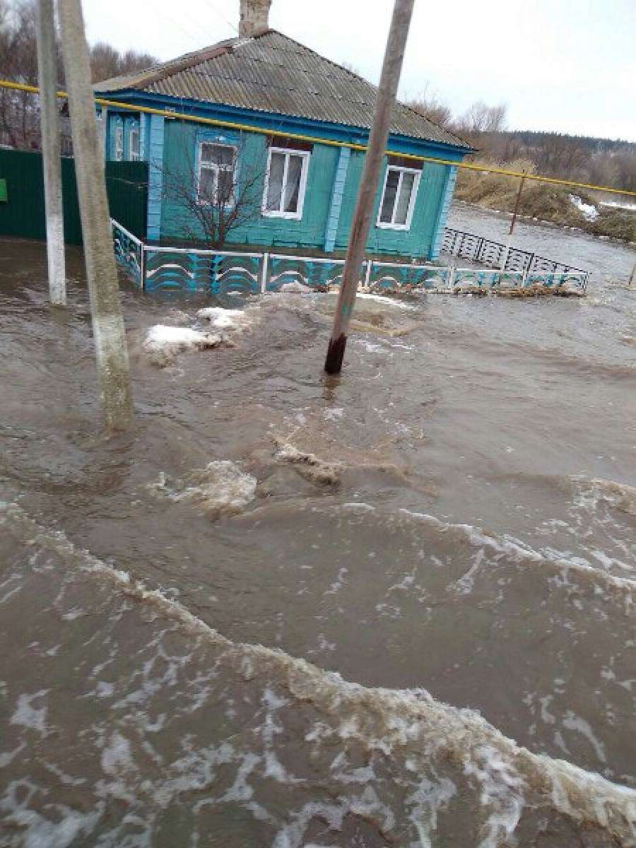 Погода в беспаловке урюпинского. Урюпинск наводнение. Урюпинск сейчас. Паводок Урюпинск. Платочный рынок Урюпинск.