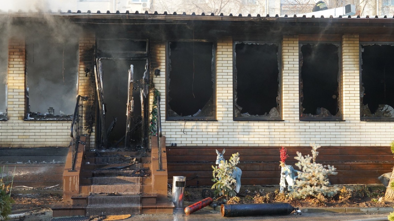 В центре Волгограда сгорело кафе «Саперави»