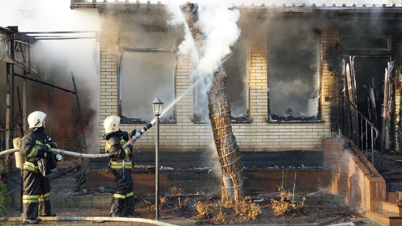 В центре Волгограда сгорело кафе «Саперави»