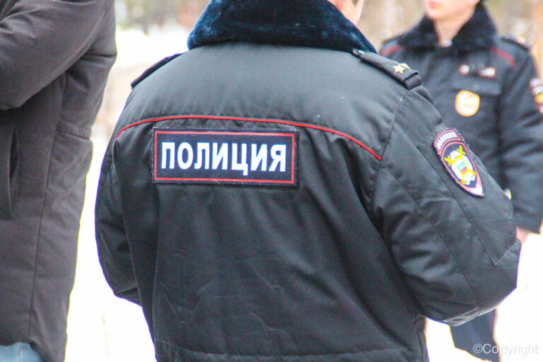 Подложившие наркотики мужу подруги урюпинские полицейские идут под суд