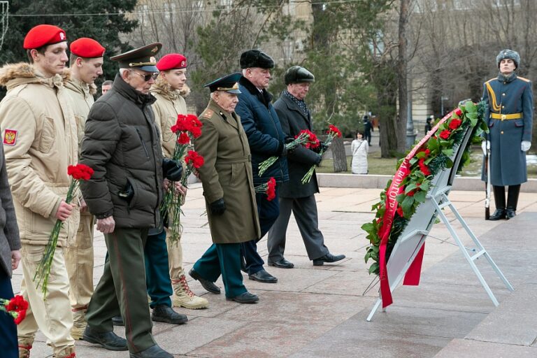 В Волгограде 23 февраля вспомнили павших бойцов
