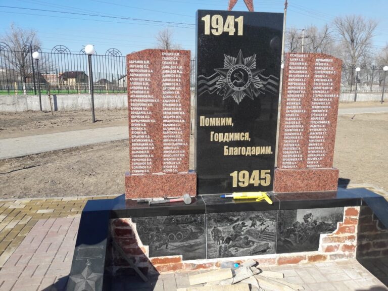 Пострадавший от рук вандала памятник в Астрахани восстановлен