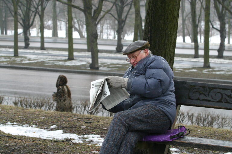 Волгоградским пенсионерам разъяснили, как пройдет переход на карту «Мир»