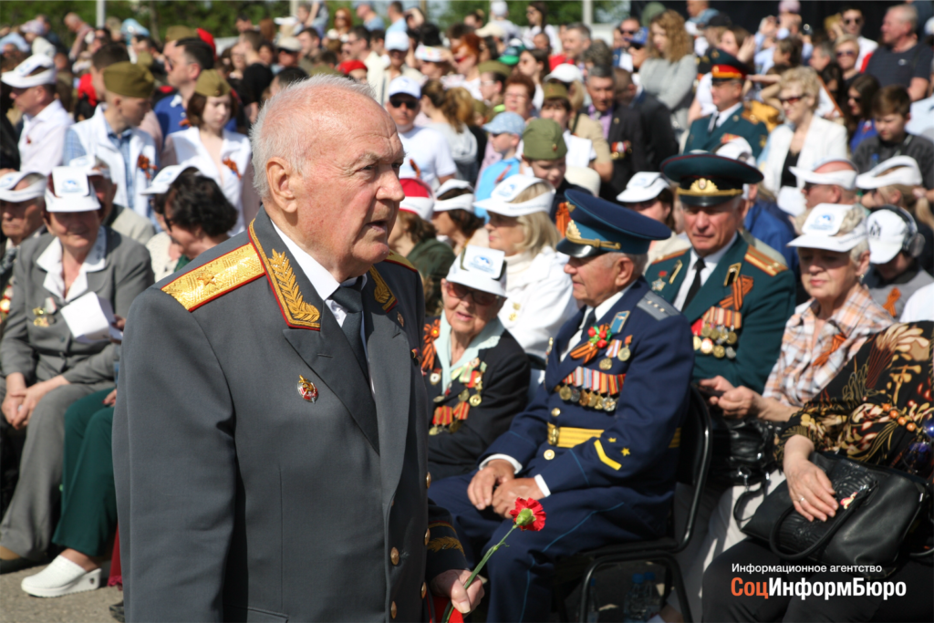 Волгоградским ветеранам. Ветераны Узбекистана. 9 Мая фото. Война 75 лет Победы. Волгоград ветераны ВОВ парад.