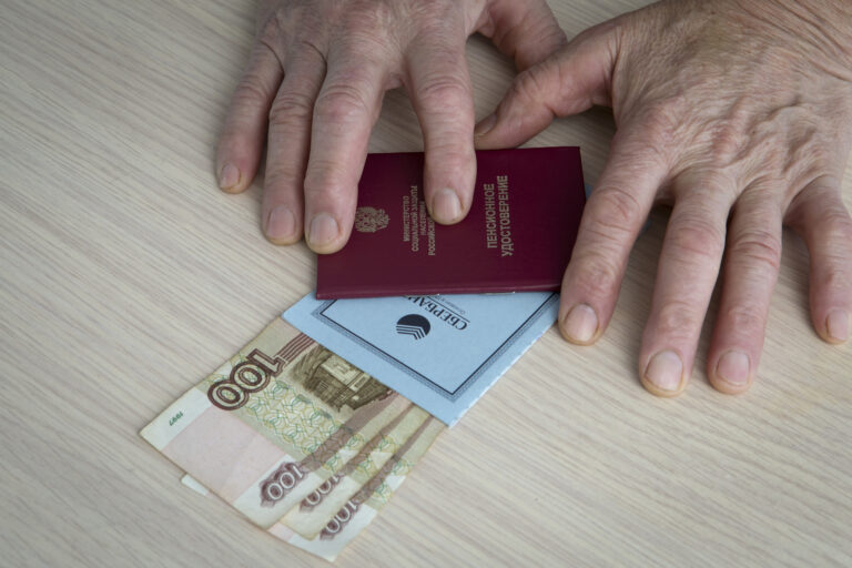 В Волгоградской области решили досрочно выплатить пенсии и социальные пособия