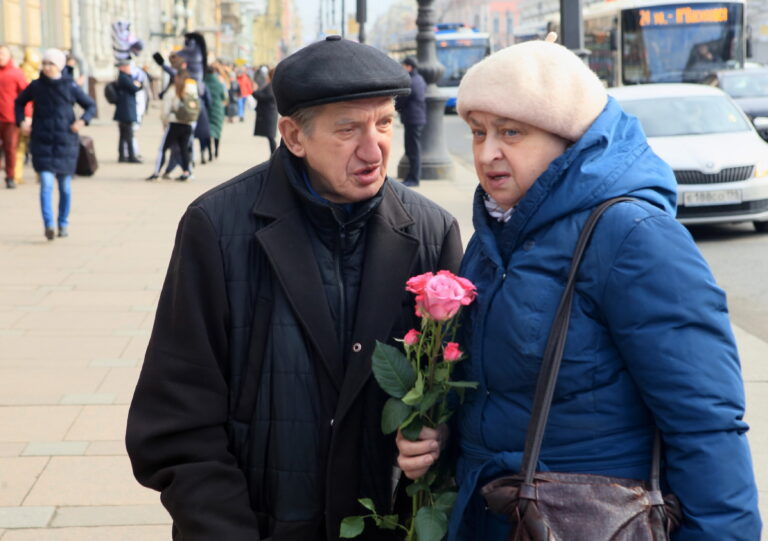 Супермаркеты в Астрахани ввели «час пенсионера»