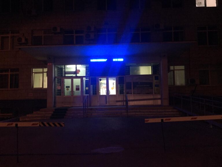 В 3-й поликлинике заблокировали этаж с пациентами из-за больного с подозрением на коронавирус