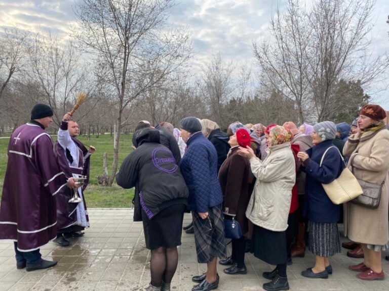 «С божьей помощью»: в Волгограде состоялся крестный ход против коронавируса