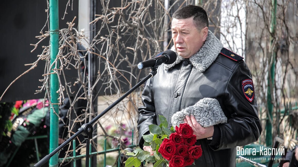 В Волгограде проводили в последний путь погибшего при исполнении Владимира Тафинцева