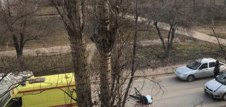 В Волжском на улице Пушкина насмерть сбили пожилого мужчину