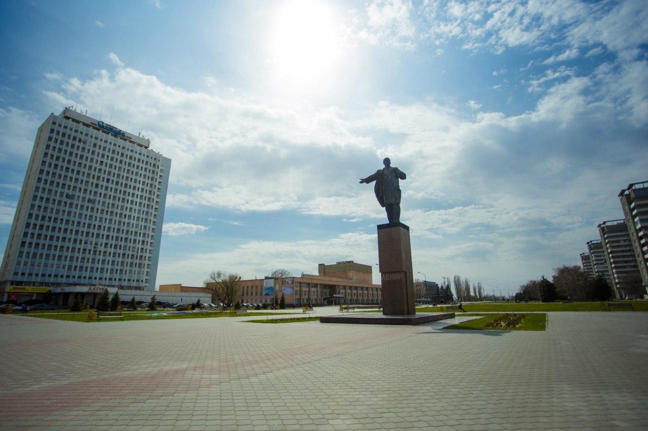 Волжский волгоградская. Площадь Ленина Волжский. Площадь имени Ленина Волжский. Парк Ленина Волжский. Памятник Ленину Волжский.