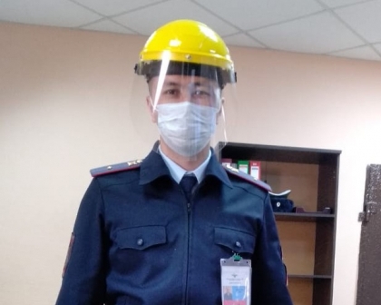 Эргономичные шлемы и экраны: астраханской полиции выдали защиту от коронавируса