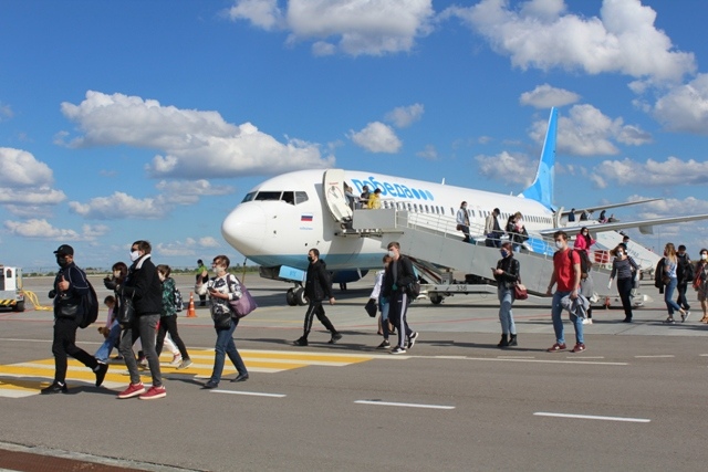 Встречали с почестями: в Волгограде после двухмесячного перерыва приземлился самолет авиакомпании «Победа»