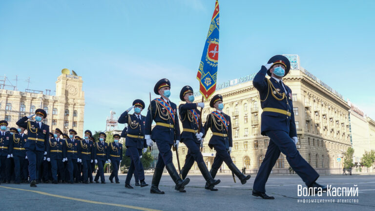 В Волгограде ночью прошла репетиция военного парада