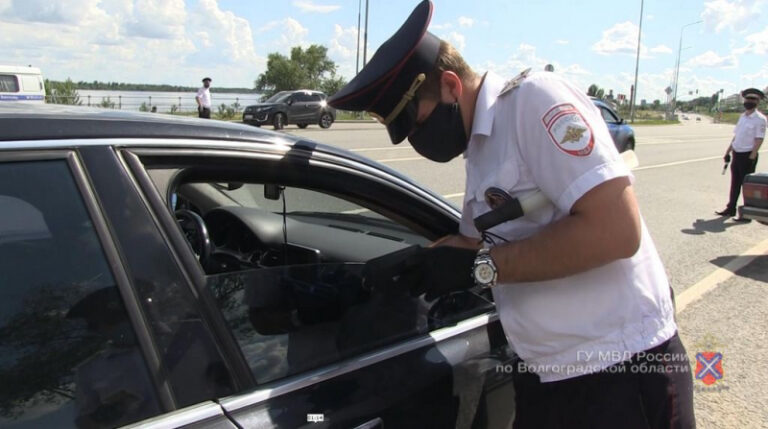 Волгоградским водителям грозит до 15 суток за тонированные автомобили