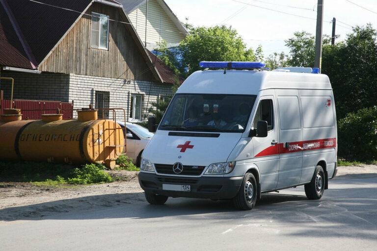 Под Волгоградом в аварии со “скорой” пострадали пять человек