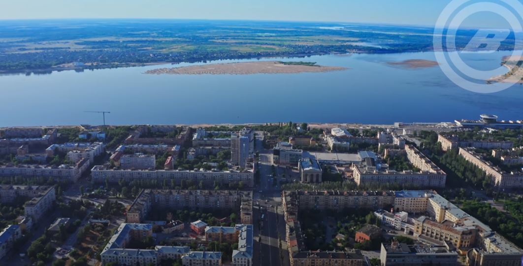 Длинная улица в волгограде. Кировский район Волгоград с высоты птичьего полета. Волгоград центр с высоты птичьего полета. Виды с птичьего полета Волгоград. Город Волжский Волгоградской области с высоты птичьего полёта.