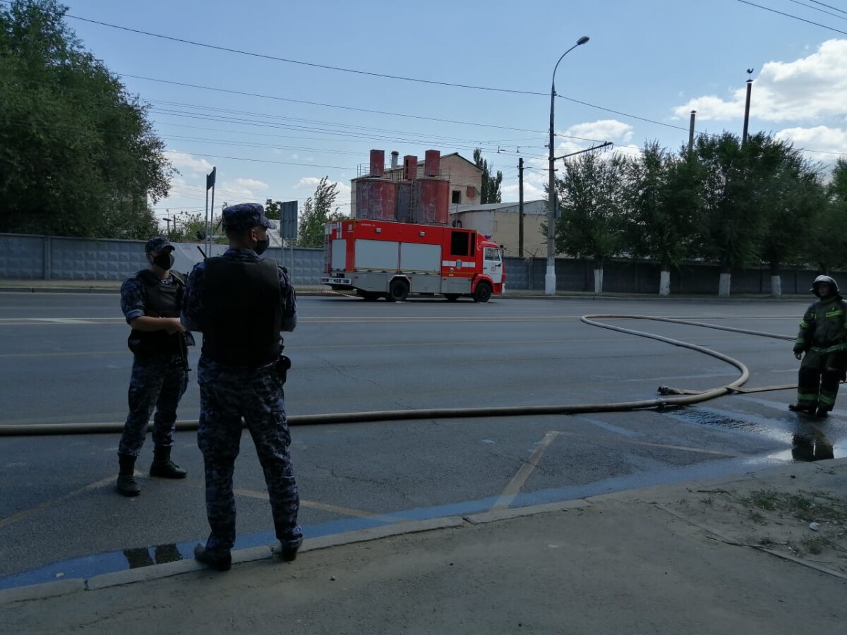 Новости волгоград последние свежие. Взрыв в Волгограде ТЗР. Взрыв заправки в Волгограде. Сотрудники Тракторозаводского района Волгограда МЧС.