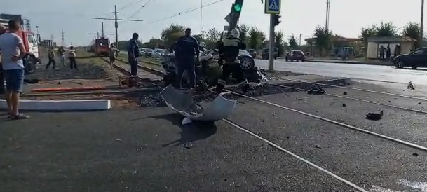 В Волжском «Peugeot» «намотался» на столб: водитель погиб