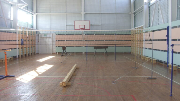 Под Волгоградом 117-летней сельской школе подарили новый спортивный зал