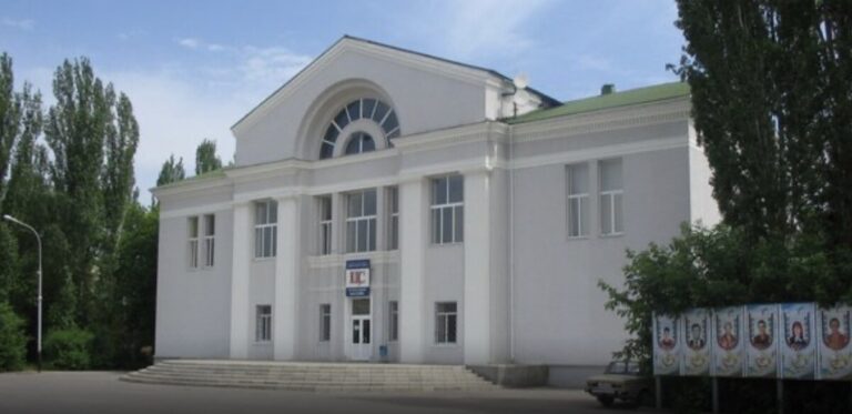 В мэрии Волжского прокомментировали ситуацию с отделением плавания городской спортшколы