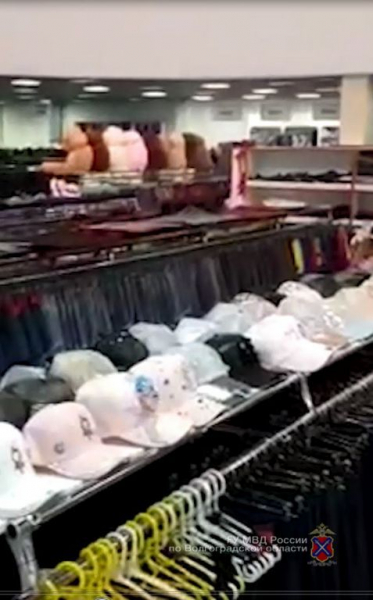 Волгоградская полиция нашла склад с контрафактной одеждой