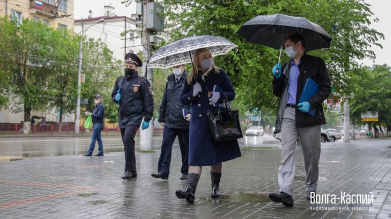 За выходные в Волгоградской области патрули поймали рекордное количество нарушителей масочного режима