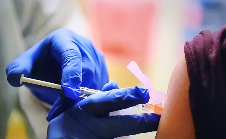 В Волгоградской области началась вакцинация от коронавируса