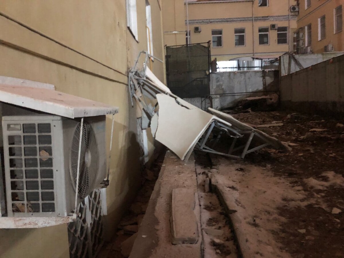 В Москве при обрушении строительной конструкции на элитный дом пострадал рабочий