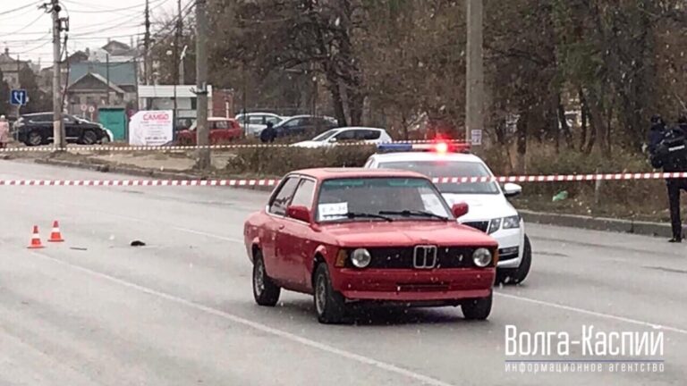 В Волгограде водитель BMW с монтировкой напал на госавтоинспекторов