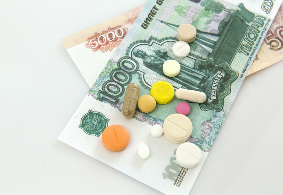 Деньги и лекарства. Таблетки и деньги. Медикаменты деньги. Деньги за лекарства. Дам денег на лечение