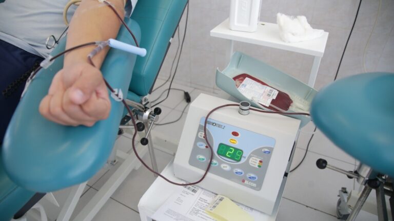 Инфекционные госпитали Волгограда и области получили около 300 литров антиковидной плазмы