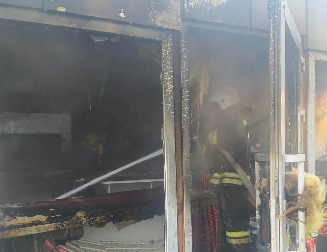 В Ворошиловском районе Волгограда сгорела шашлычная