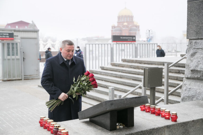 Губернатор почтил память жертв волгоградских терактов