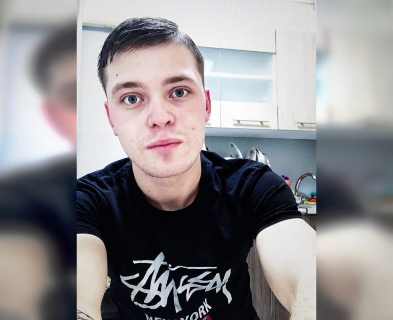 В Волгограде ищут молодого человека с татуировками, пропавшего в январе прошлого года