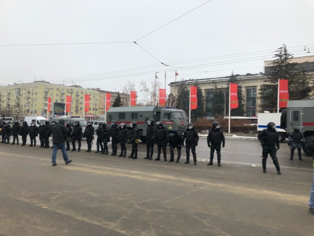В Волгограде перед митингом в поддержку Навального оцепили площадь Ленина