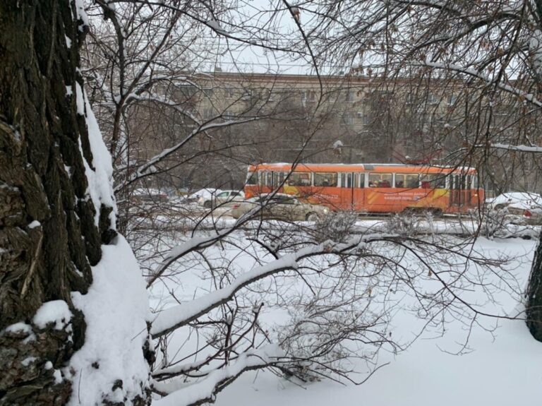 В заснеженном Волгограде трамваи заработали в усиленном режиме