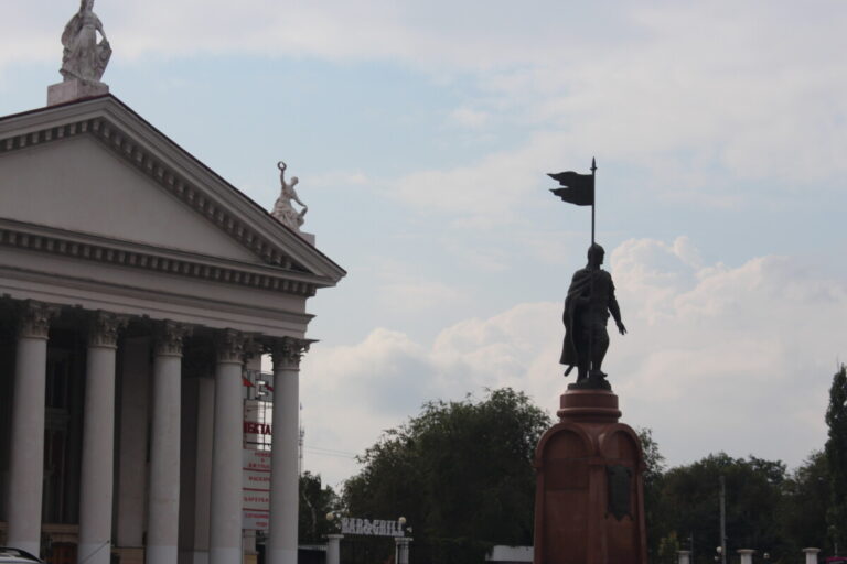 В Волгограде с площади Павших борцов уберут памятник Александру Невскому