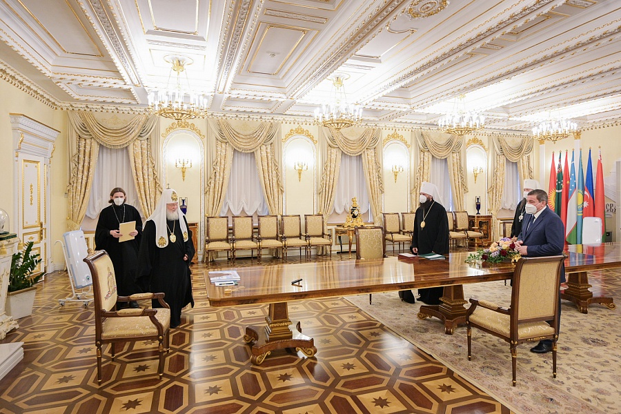 Патриарх Кирилл получил приглашение губернатора освятить новый храм в Волгограде