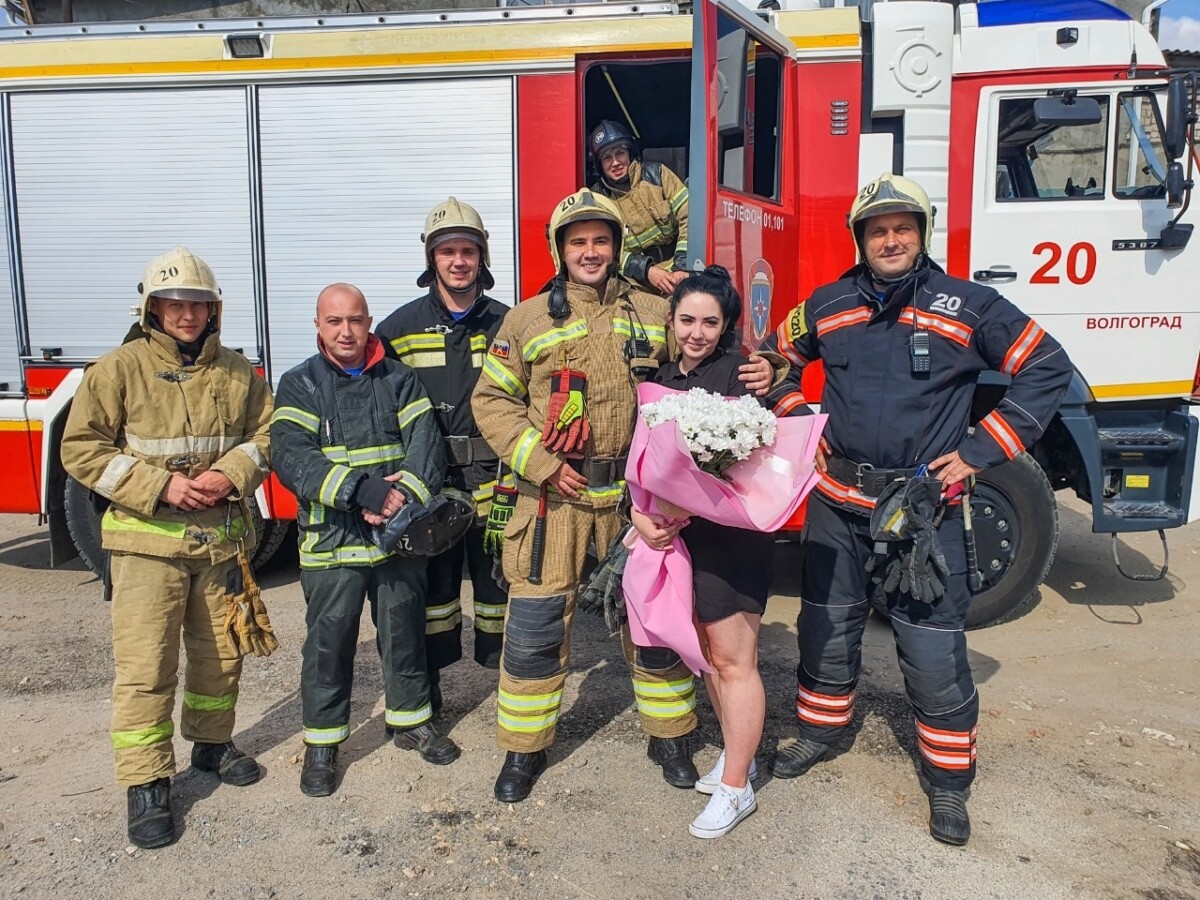 Пожарный из Волгограда сделал необычное предложение руки и сердца своей возлюбленной