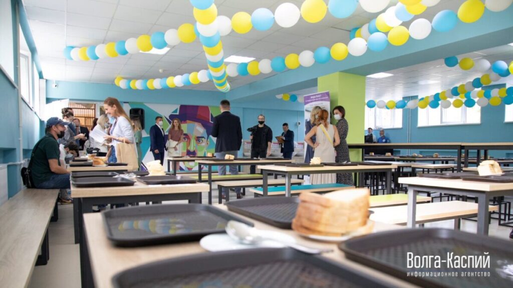 В гимназии №12 Волгограда презентовали первое школьное кафе