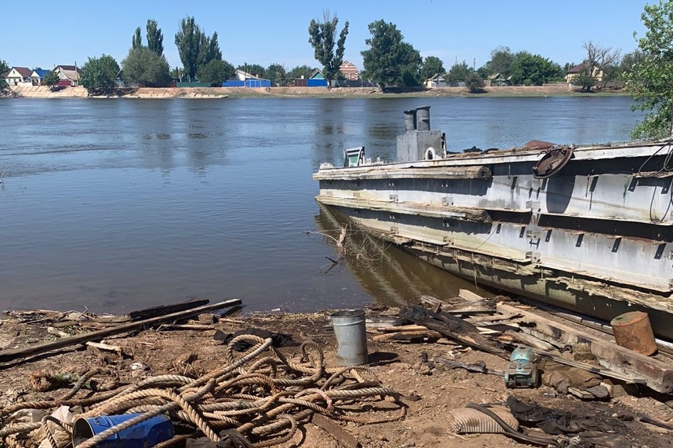 В Астрахани резчик старого судна заплатит крупный ущерб