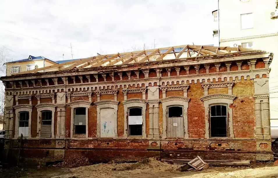 «Он дождался своего часа!»: в Волгограде начали реставрировать заброшенный дом времен Царицына
