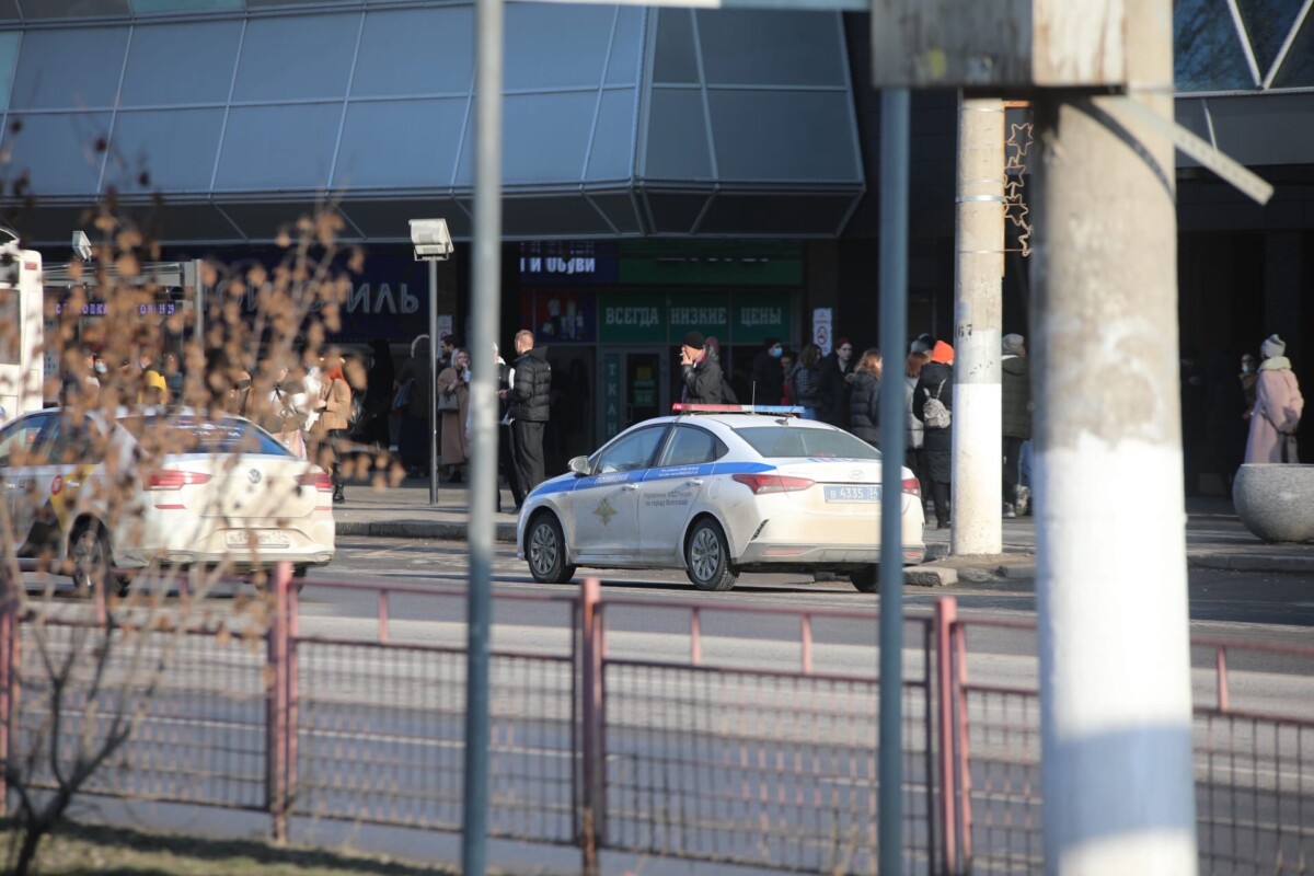 В Волгограде и Волжском эвакуировали крупные торговые центры
