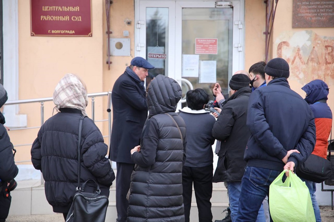 В Волгограде с пикетами начался закрытый суд над Михаилом Соломоновым