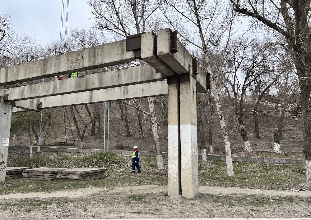 В Волгограде разбирают мост - «с приветом из СССР» 