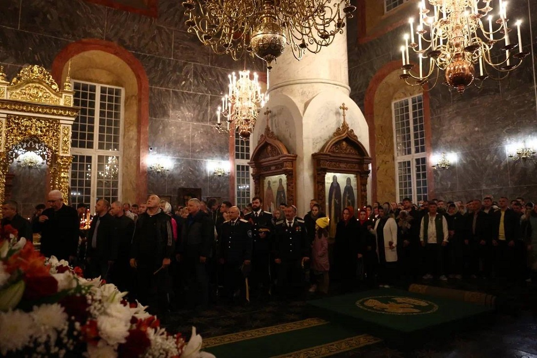 Астраханский губернатор поздравил жителей с Пасхой