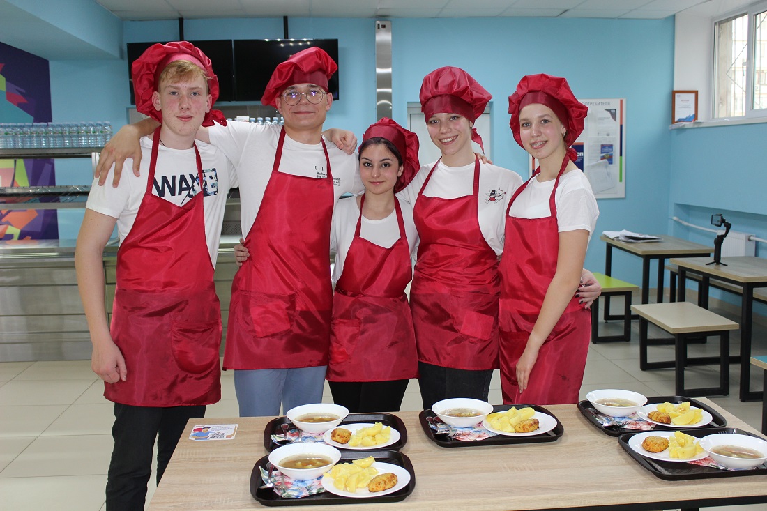 В школах Волгограда разнообразили меню. Дети пожелали здоровые перекусы и новые домашние блюда